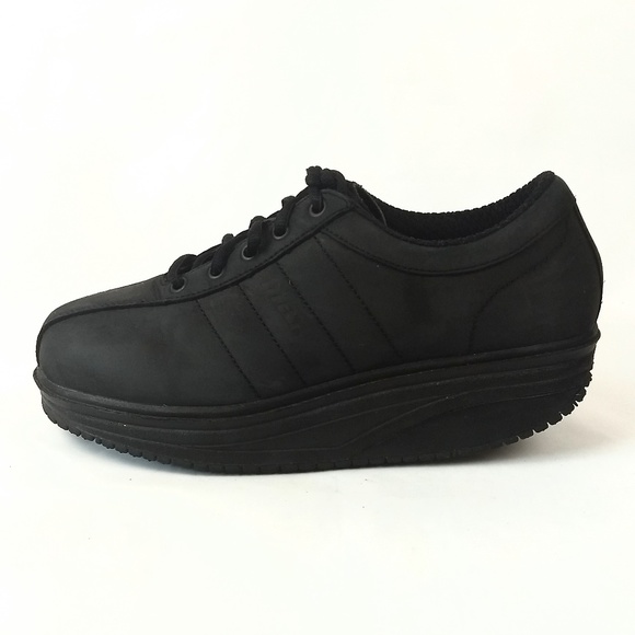 mens walking shoes size 6